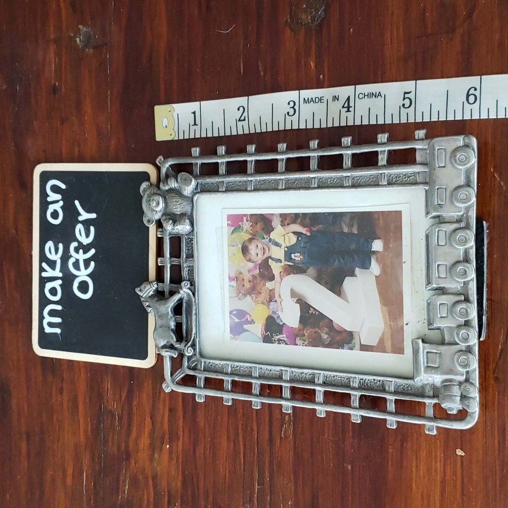 Like new adorable frame. Excellent quality